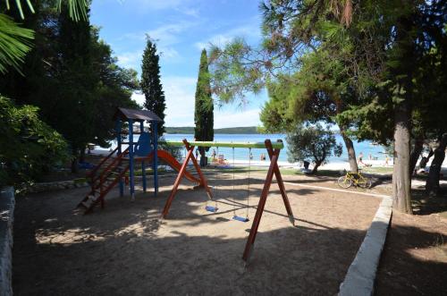 Kamp Rožac – Okrug Gornji, MD