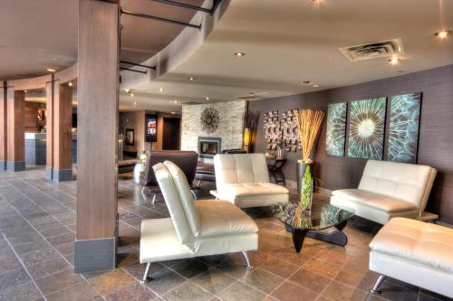 Lonsdale Quay Hotel