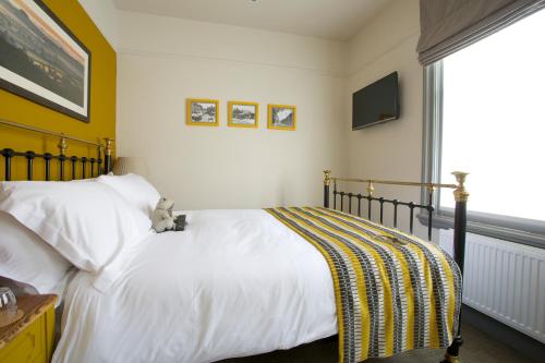 Crown Hotel - image 12