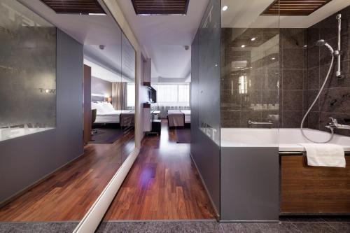 room detail thumbnail 2