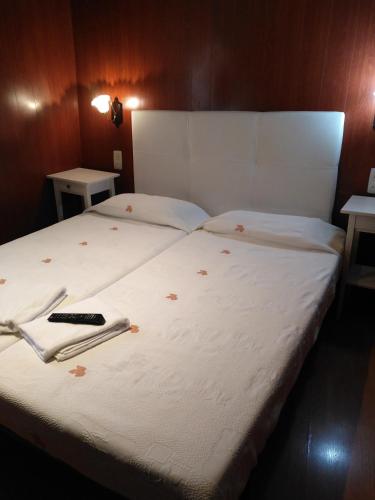 Hostal Porta De Núria - image 3