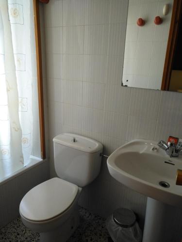 Hostal Porta De Núria - image 11