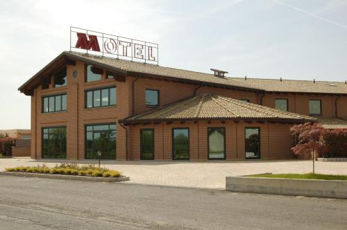 . HM MotelHotel