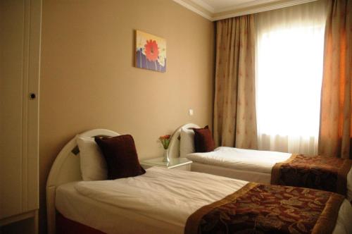 Suite Laguna Hotel Room Type - Junior Suite (2 Adults + 1 Child)