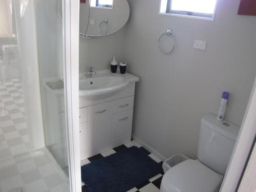 ห้องน้ำ, Cruz Inn in เฟียเธอร์สตัน