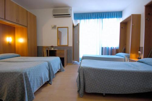 Quadruple Room image 4