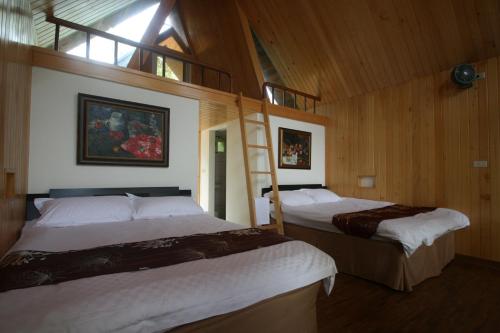Guestroom, Green Roof Inn in Datong Township