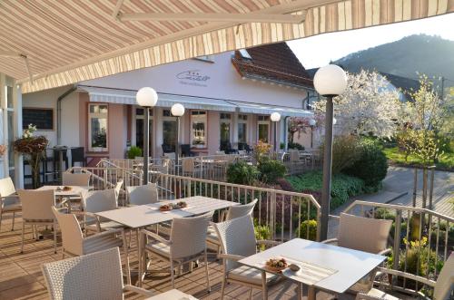 Balcony/terrace, Castell Hotel & Restaurant in Leinsweiler