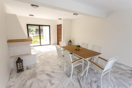 White Olive Villa - image 3