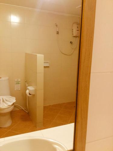 room detail thumbnail 2