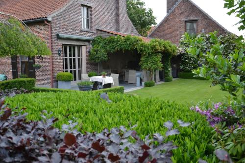Dārzs, B&B Hof te Spieringen in Galmaarden