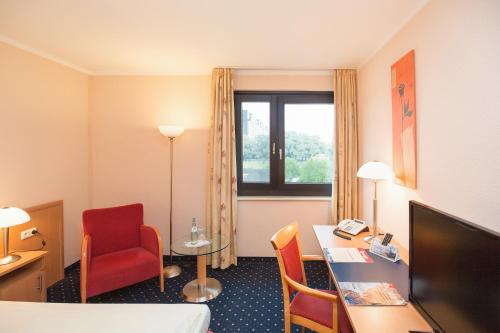 room detail thumbnail 1