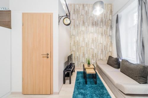 Barcsay Apartment - image 2