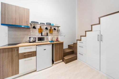 Barcsay Apartment - image 12