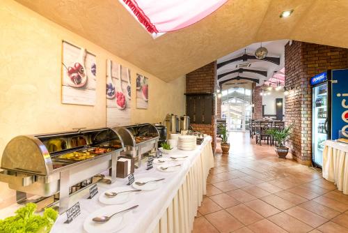 Eten en drinken, Kiev 365 Park Hotel in Sofiivska Borshchahivka