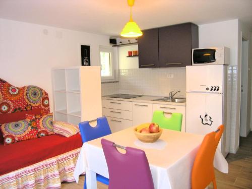 One-Bedroom Apartment image 8
