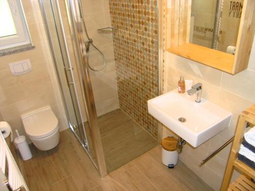 One-Bedroom Apartment image 6