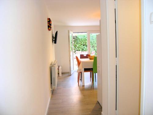 One-Bedroom Apartment image 5