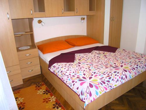 One-Bedroom Apartment image 3