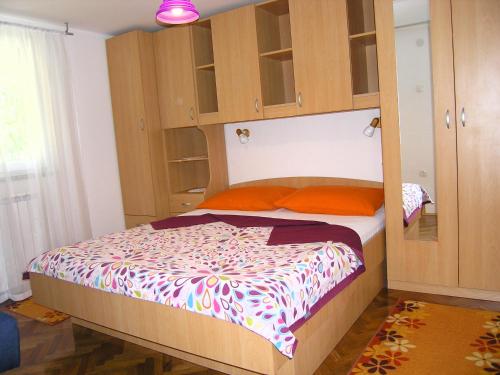 One-Bedroom Apartment image 2