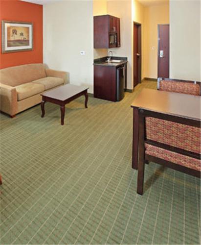 Holiday Inn Express Hotel & Suites Henderson - Traffic Star, an IHG Hotel