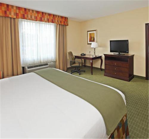 Holiday Inn Express Hotel & Suites Henderson - Traffic Star, an IHG Hotel