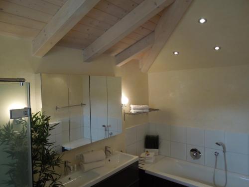 2 bedrooms, 3 beds