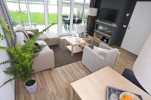 2 bedrooms, 4 beds