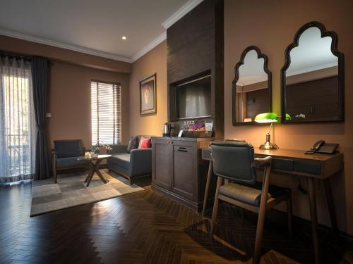 room detail thumbnail 1