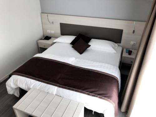 2 twin beds