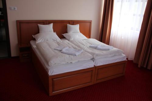 Standard Double or Twin Room with Balcony image 8