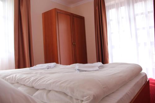 Standard Double or Twin Room with Balcony image 6