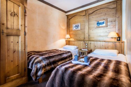 2 bedrooms, 5 beds