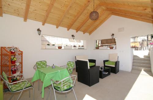 Rooms&Studios Rina - image 4