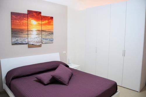 1 king bed, 1 sofa bed