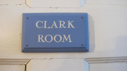 Premium Queen Room - Clark