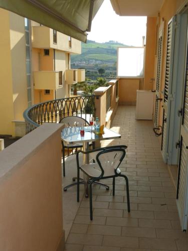 Two-Bedroom Apartment with Sea View image 6