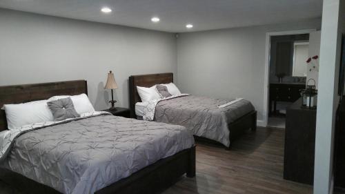 Lilys Lodge in West Springfield, USA