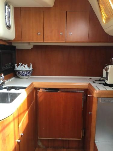 JASMINE CORAL JAY Boutique Boatel Ocean Village in Gibraltar