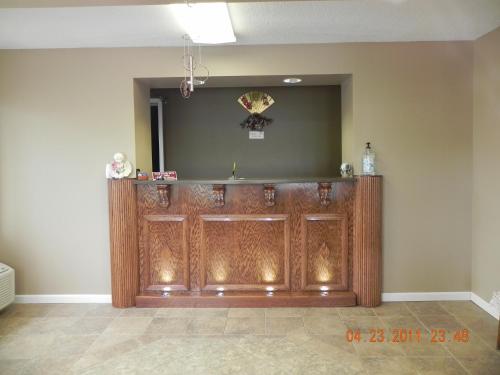 Lobby, Relax Inn and Suites Kuttawa in Kuttawa (KY)