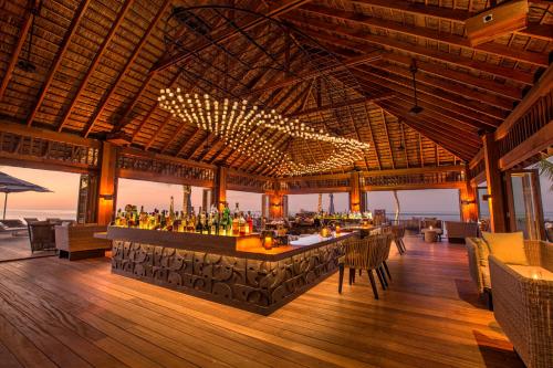 Bar/lounge, Hurawalhi Island Resort in Lhaviyani Atoll