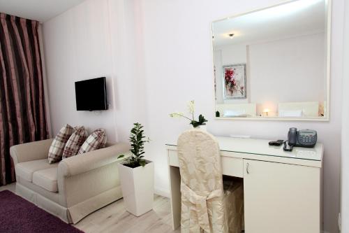 Hotel Bellevue Trogir - image 13