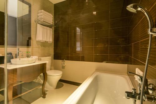 room detail thumbnail 2