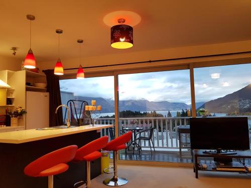 With amazing rooftop-Central Lakeview 3bedrooms Apartments镇上湖景三室套房 Queenstown