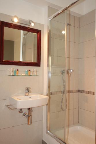 HOSTAL Y APARTAMENTOS RIPOLL
