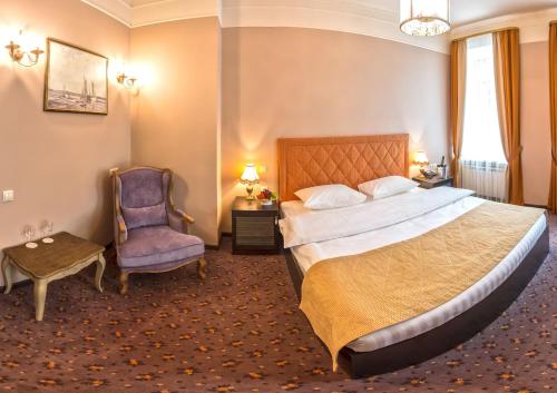 Hyde Park Hotel - main image