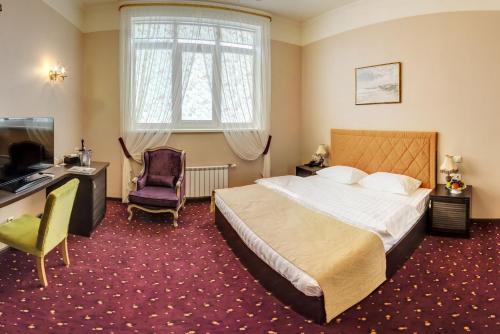 Hyde Park Hotel - image 8
