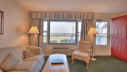 Deluxe Double Room with Ocean View - Deluxe Hotel Building