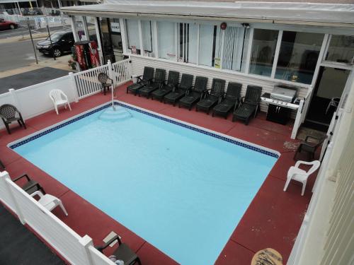 Anchor Motel - image 8