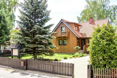 4 bedrooms, 6 beds